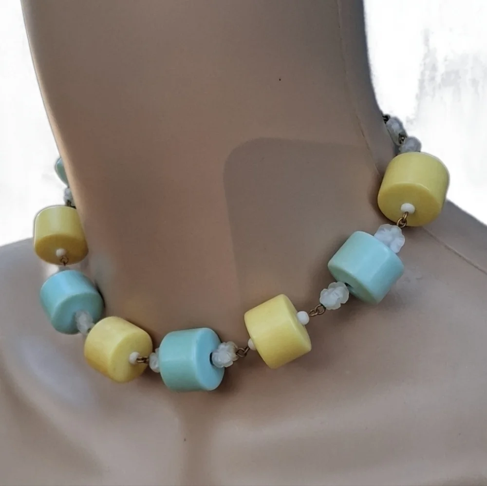 VINTAGE 50s Chunky Pastel Bead Necklace Flower Spacers Choker